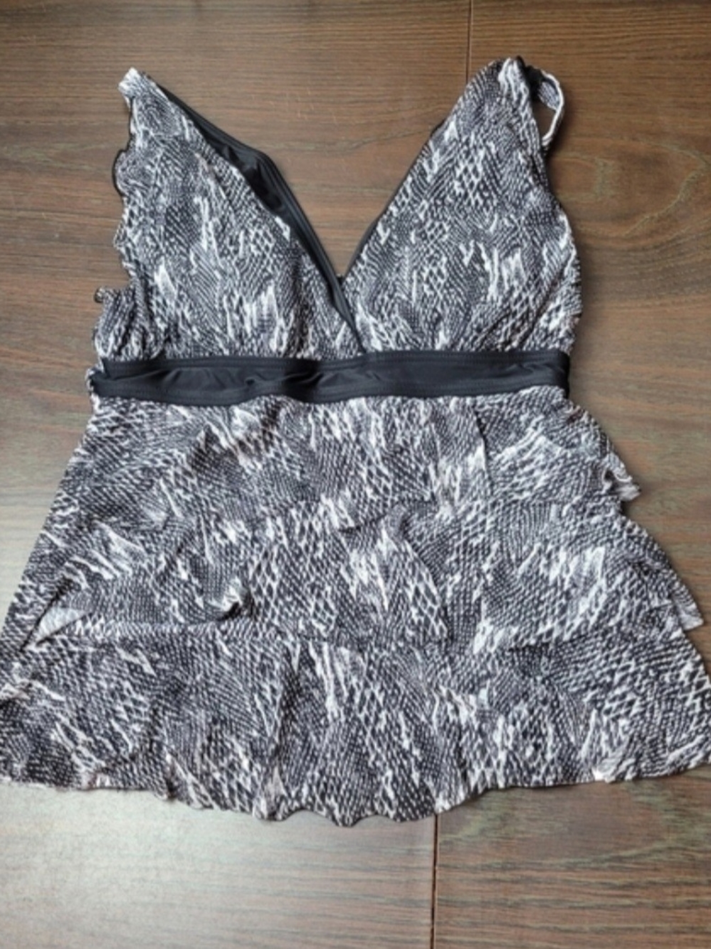 Mazu Swim Black & White Printed Ruffled Swim Tankini Top Size 10